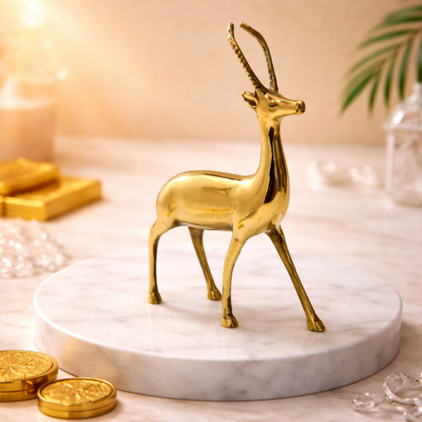 natural orgone / orgonite pyramid 40 mm (amethyst)