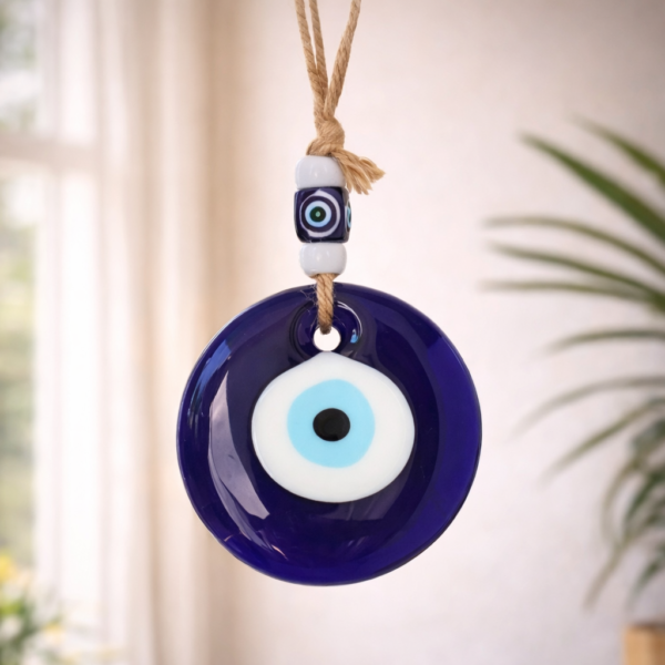 natural orgone / orgonite pyramid 40 mm (amethyst)