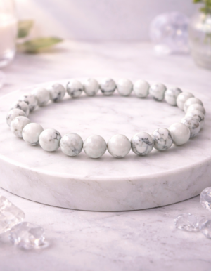 natural orgone / orgonite pyramid 40 mm (amethyst)