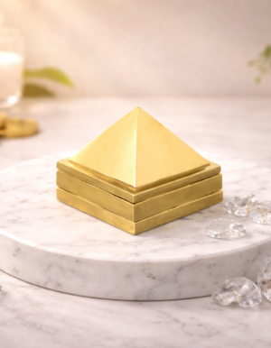 natural orgone / orgonite pyramid 40 mm (amethyst)