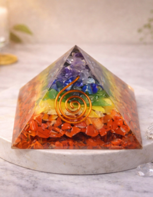 natural orgone / orgonite pyramid 40 mm (amethyst)
