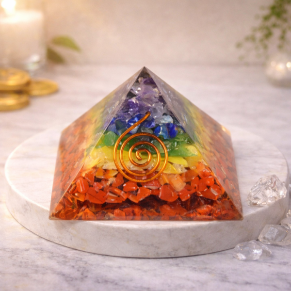 natural orgone / orgonite pyramid 40 mm (amethyst)