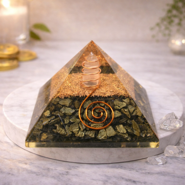 natural orgone / orgonite pyramid 40 mm (amethyst) natural orgone / orgonite pyramid 40 mm (amethyst)