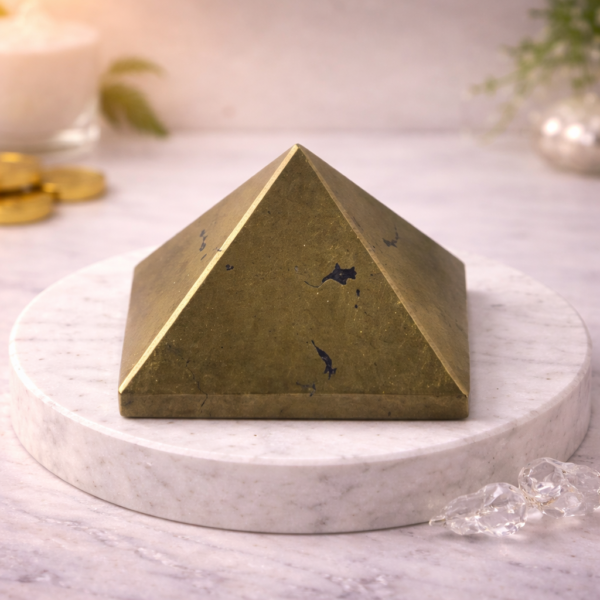 natural orgone / orgonite pyramid 40 mm (amethyst)