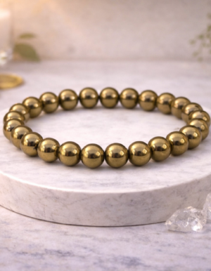 natural orgone / orgonite pyramid 40 mm (amethyst)